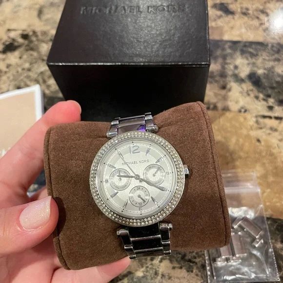 Michael Kors MK5779 Stainless Steel Ladies Watch ⌚️ - Picture 4 of 11